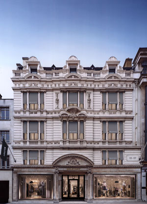 La facciata della Belstaff House a Londra