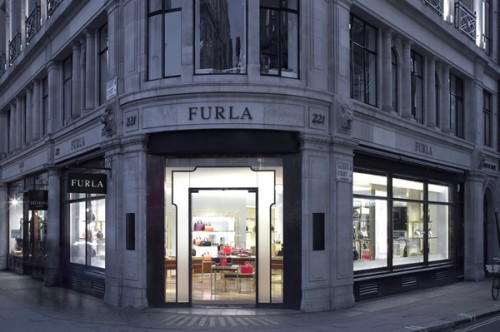 Il negozio Furla in Regent Street 