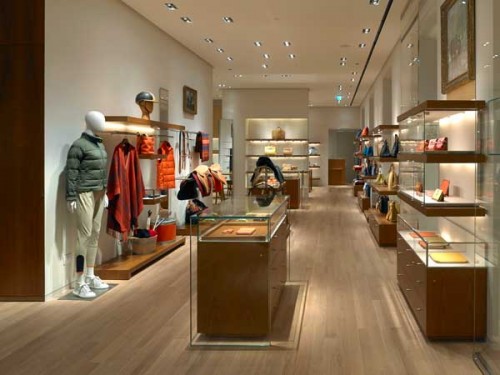Lo store di Hermès in via Montenapoleone a Milano