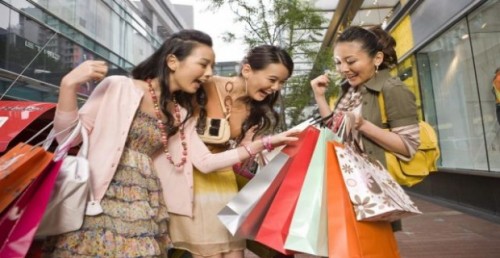 I cinesi preferiscono fare shopping all'estero