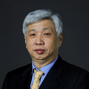 Mr. LO Peter Chairman e  Executive Director di China Outfitters