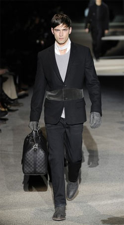 louis_vuitton_homme_dentro