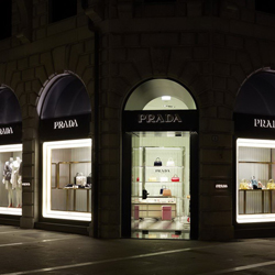 Prada apre nel cuore di Padova