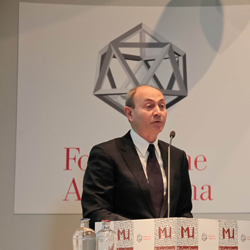 Ferraris (Versace), nel 2012 ricavi a doppia cifra