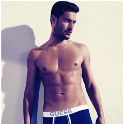 Ralf Pulmanns scatta la primavera di Guess Underwear