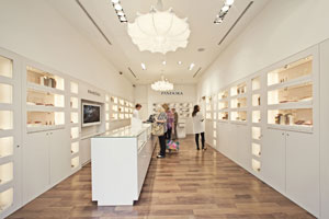 PANDORA-STORE_Oxford-Street-London_dentro