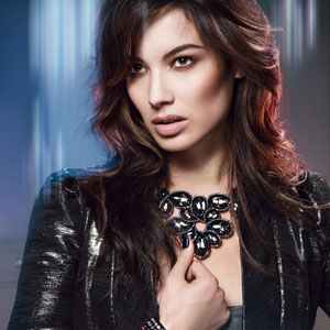 La nuova Bond Girl per l’autunno di Swarovski