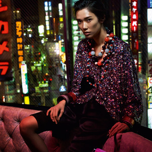 Notturna e futuribile è la Tokyo di Emporio Armani
