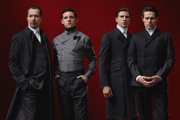Prada-CS-FW12-AU22-DPS_dentro