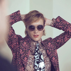 Chloë Sevigny torna protagonista per Miu Miu