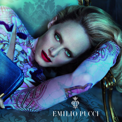 Amber Valletta nuova musa della campagna di Emilio Pucci