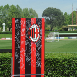 Indesit, un frigorifero rossonero per essere campioni di solidarietà