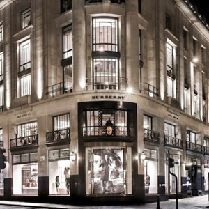 Burberry a Londra con il suo più grande store