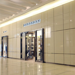 Burberry, primo semestre a +8%