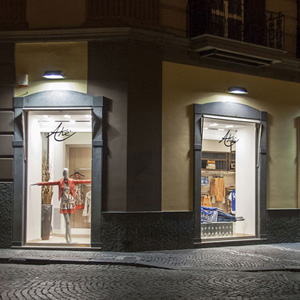 Primo store a Napoli per Akè