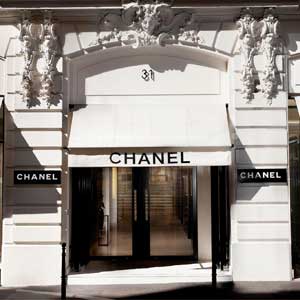 Chanel: no all’e-store, sì all’e-service