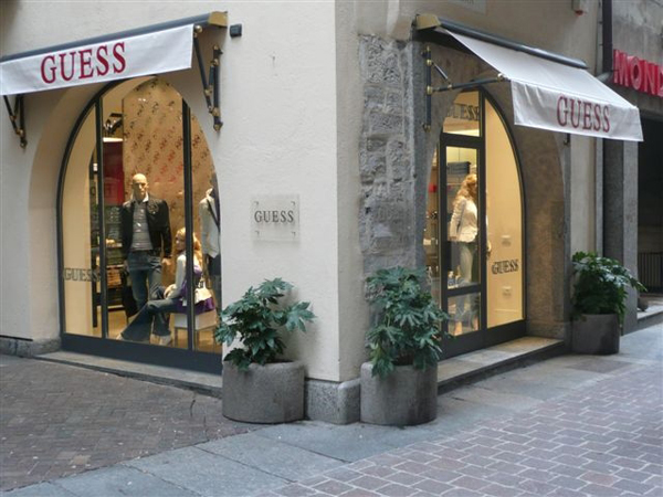 Guess-Denim-Store_Como600