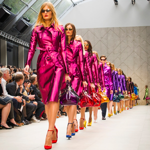 Burberry preferisce Parigi, addio a Milano