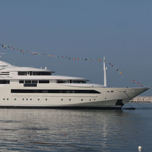 Ferretti vara un mega yacht da 80 metri