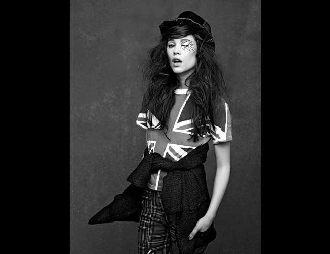Astrid Berges Frisbey per Chanel - The Little Black Jacket