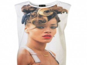 La t-shirt Topshop con il volto di Rihanna