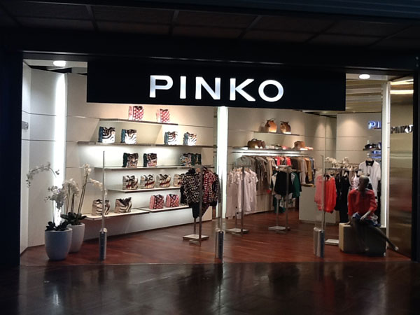 Pinko vola in aeroporto e apre 3 boutique