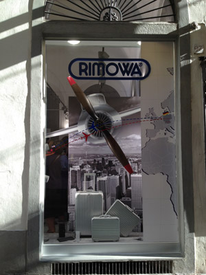 UNA VETRINA DI RIMOWA