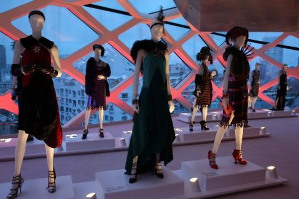 LA MOSTRA CATHERINE MARTIN AND MIUCCIA PRADA DRESS GATSBY A TOKYO