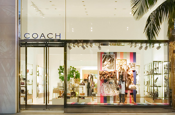 Coach frena negli Usa nel quarter. In uscita altri due manager