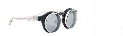 Un modello eyewear Kris Van Assche