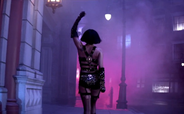 Versace arruola Lady Gaga per la primavera