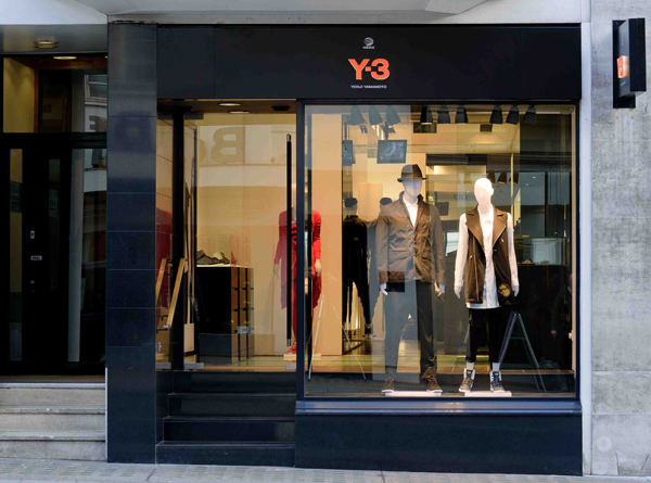 Y-3 torna sulla passerella parigina