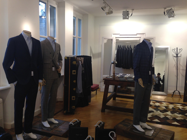 La sartoria è online, le misure in showroom