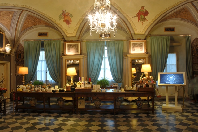 I profumi di Santa Maria Novella, dai frati alla Cina