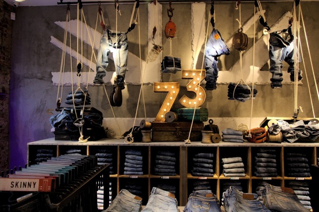 Pepe Jeans London, store con happy hour