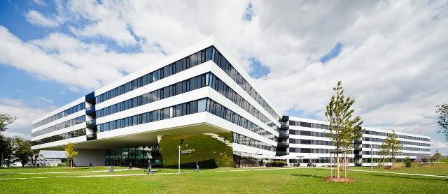 Adidas, nel Q1 crollo (previsto) dell’utile