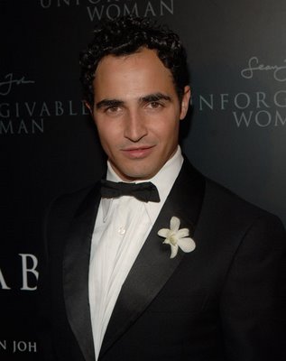 Posen in Brooks Brothers. Marchi in cerca di stilisti