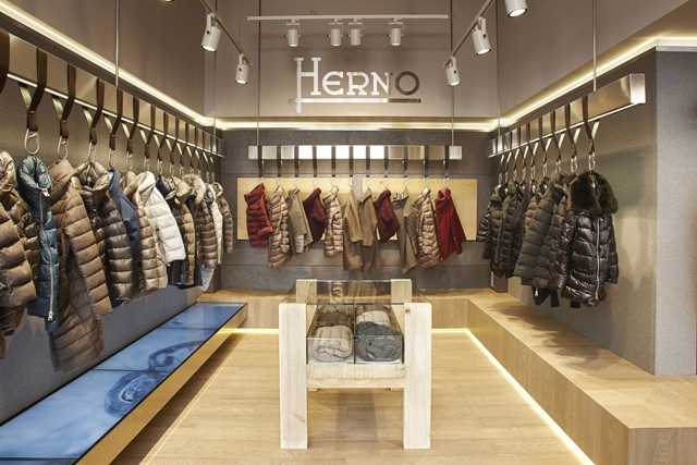 Interni del nuovo store di Herno