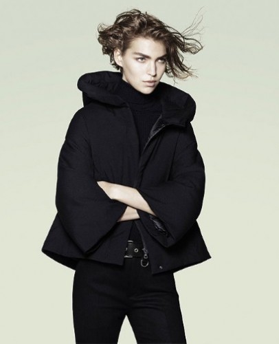 Arizona Muse iper la +J collection di Uniqlo.