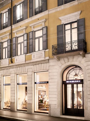 Burberry via Montenapoleone