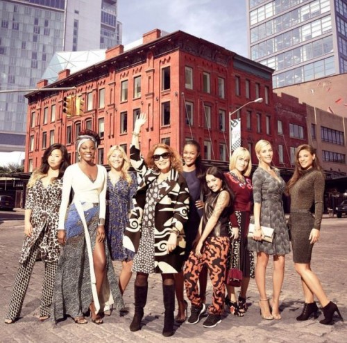 Diane Von Furstenberg con le concorrenti di "House of DVF"