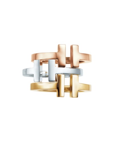 Un modello della nuova collezione Tiffany T Collection