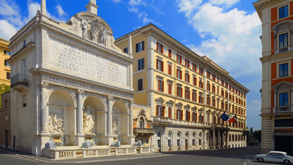 Lo sceicco Al Thani compra il St Regis di Roma