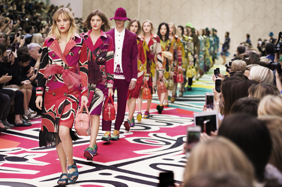 Profitti in discesa (-11%) per Burberry