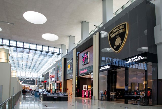 Lamborghini, a Dubai il primo fashion store