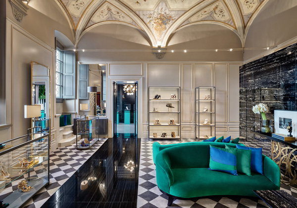Aquazzura, “nessun partner, ma un flagship a Londra”