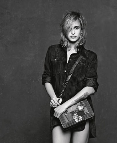 Alice Dellal nel nuovo advertising Chanel.