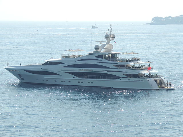 Tamburi sale a bordo di Azimut