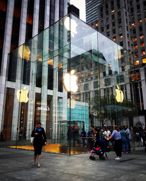 Apple al posto del cinema Apollo
