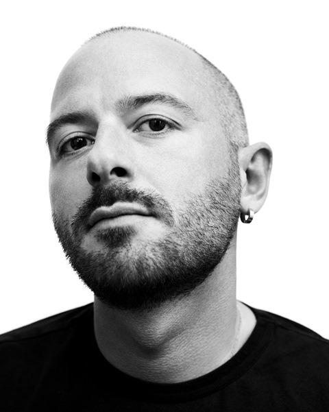Gvasalia al timone di Balenciaga